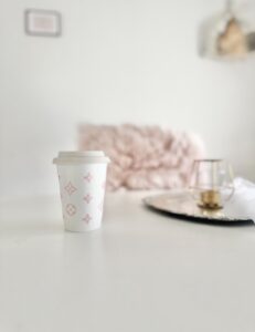 かわいいピンク総柄のポーセラーツタンブラー